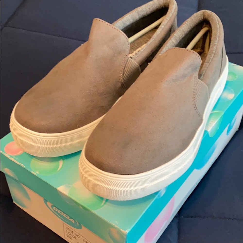 New Soda slip on sneakers size 10 zipline-g